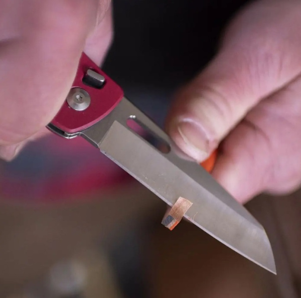 Ніж-мультитул Leatherman Free K2 Crimson (832890)