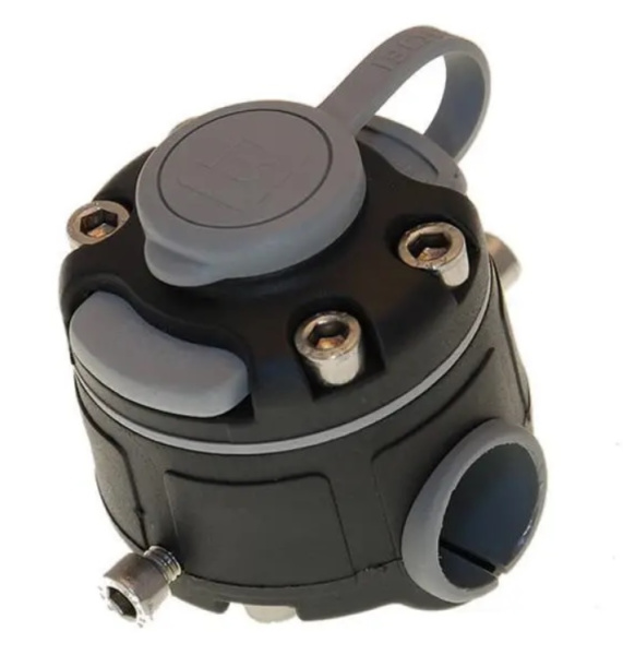 Замок та монтажний майданчик FASTEN для встановлення на трубу 22, 25 мм (FMr125) (01.01.008.02.01) чорний