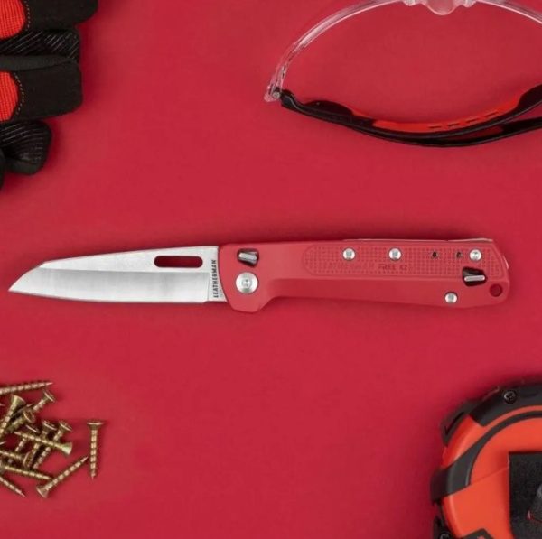 Ніж-мультитул Leatherman Free K2 Crimson (832890)